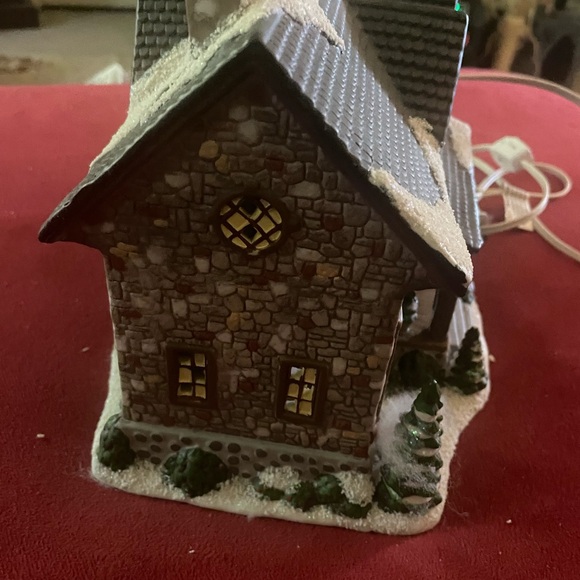 St Nicholas Square Village Collection -illuminated - Stone Cabin 2007 - Picture 2 of 5